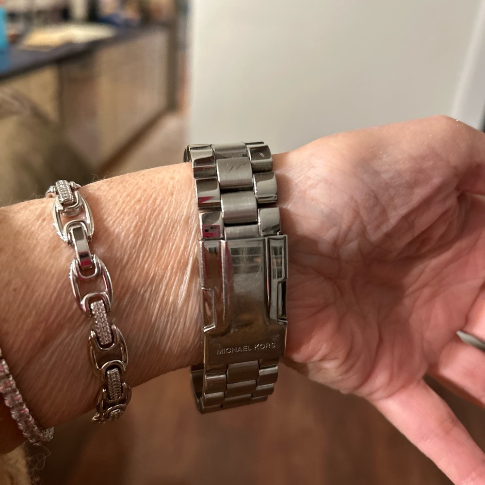 Michael Kors Silver Chronograph Watch. MK5096. Women’s oversized - Picture 9 of 11